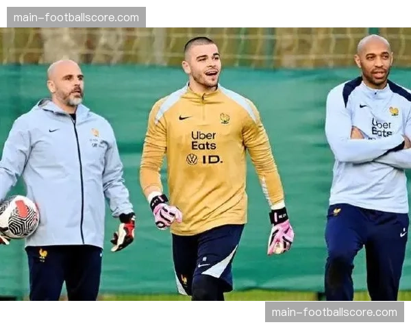 里尔门将卢卡斯·舍瓦利耶谈2026赛季目标与法国队展望