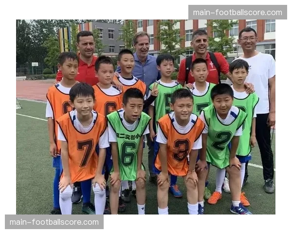 德甲俱乐部联合推出青少年足球发展计划，覆盖全国300所中小学